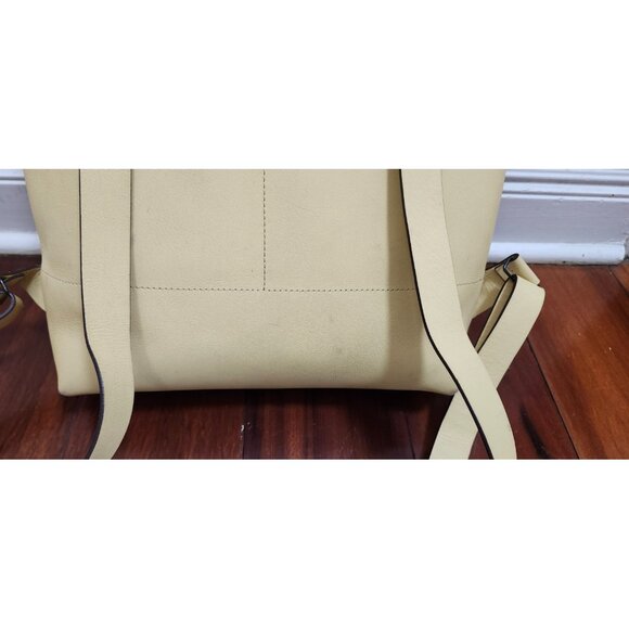 GAG BACKPACK PERA Leather Creamy lemon hue — elegant and versatile - Picture 5 of 16